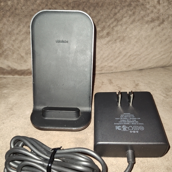 Ubiolabs Wireless 2-in-1 Charging Stand AWC1094 - Picture 2 of 3